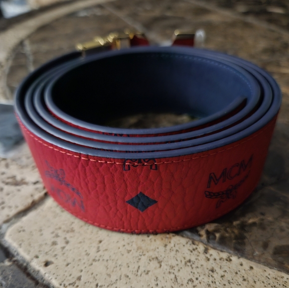MCM reversible Claus belt, fashioned in Candy Red Visetos and nappa leather - Picture 3 of 3